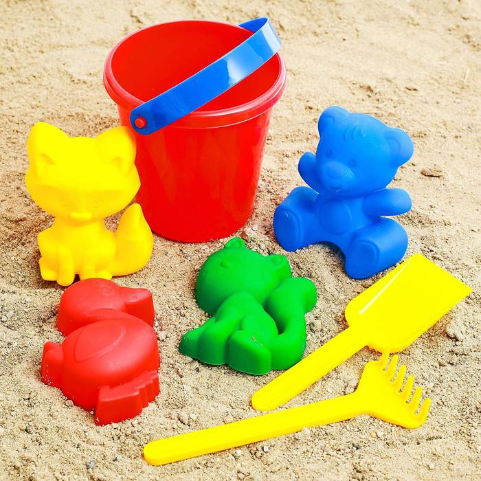 Набор для игры в песке "Ведро, 4 формочки для песка, грабли, лопатка" цвет МИКС